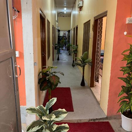 Shakuntala Guest House Ayodhya ภายนอก รูปภาพ